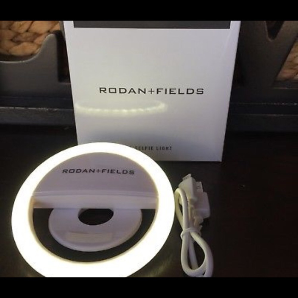 Rodan and Fields Selfie Light for phone